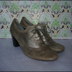 Nine West Muted Gold Oxford - Size 9M